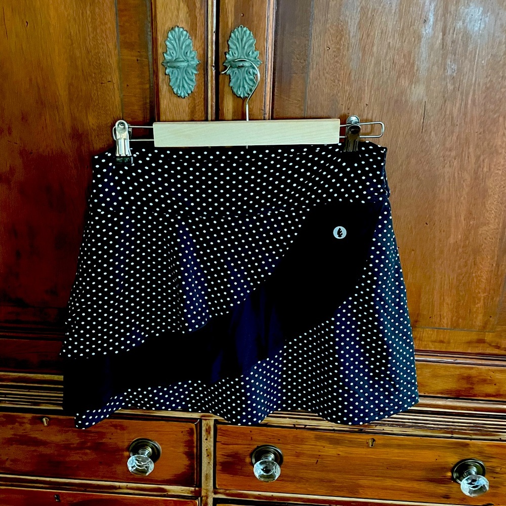 Dona Jo tennis skirt. Size 2 on her chart.